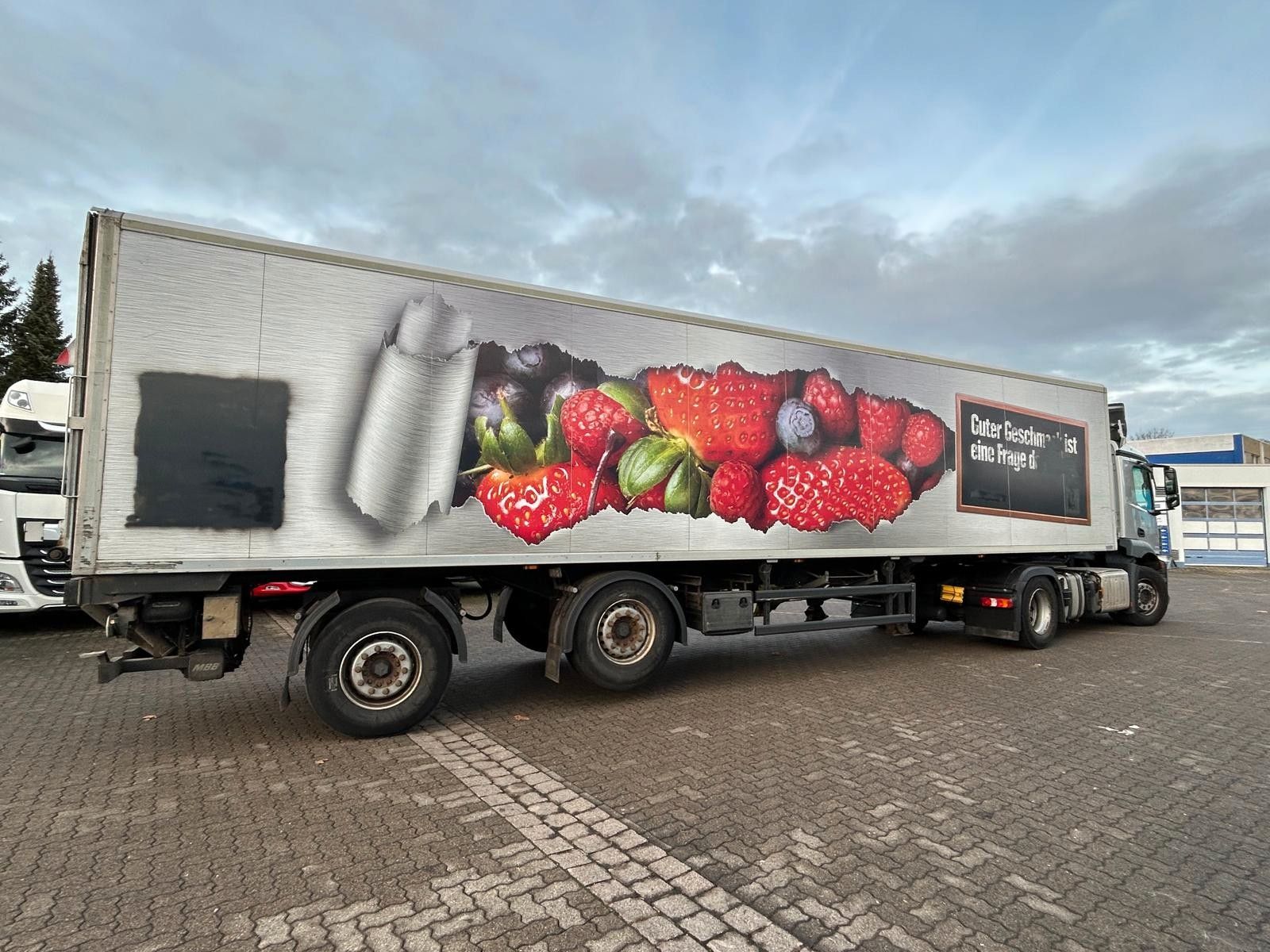 Fahrzeugabbildung Mercedes-Benz 1840 L Antos mit 2-Achs Kühlauflieger