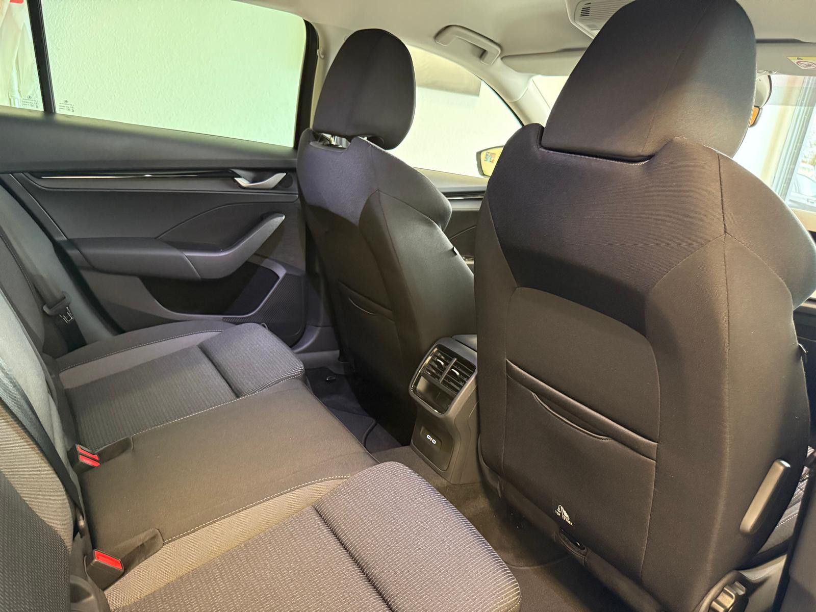 Fahrzeugabbildung SKODA Octavia Combi 2.0 TDI 110 kW Selection / AHK/LED