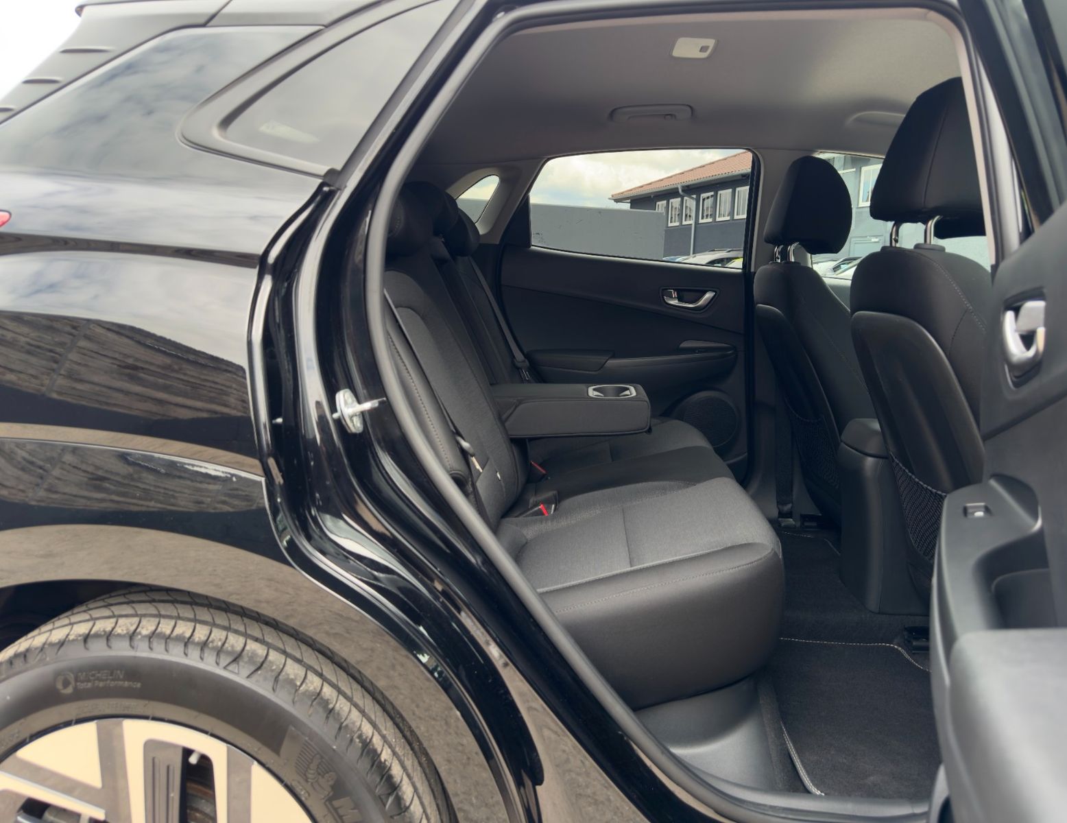 Fahrzeugabbildung Hyundai KONA E Edition 30+ PDC SHZ LHZ KRELL Temp CarPl.