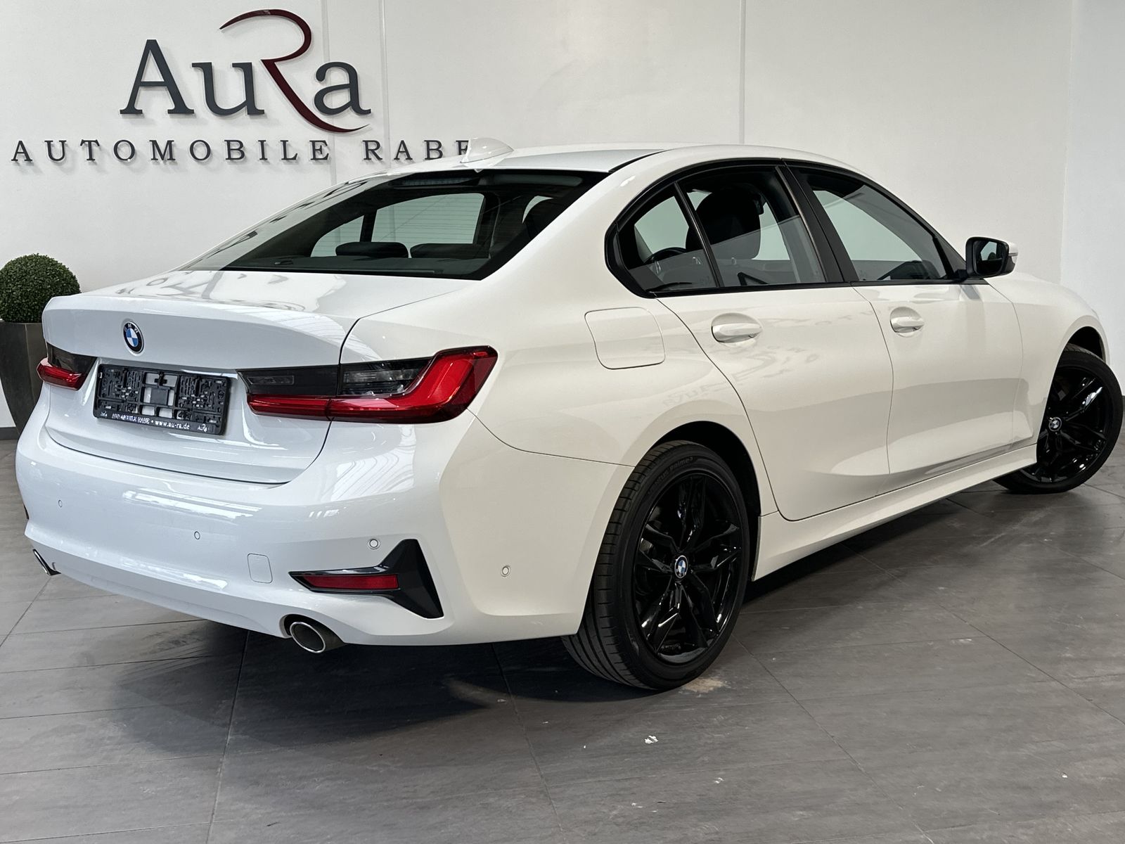 Fahrzeugabbildung BMW 318d Advantage Aut. NAV+LED+SHZ+PDC+TEMPOMAT+2Hd