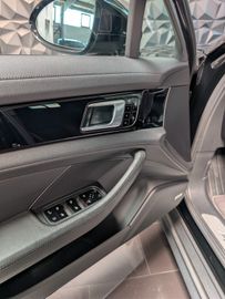 Porsche Panamera - 12