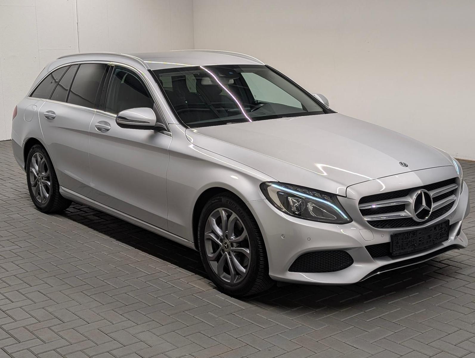 Mercedes-Benz C 180 Avantgarde LED/Navi/SHZ/el.HK/PDC/17-LM