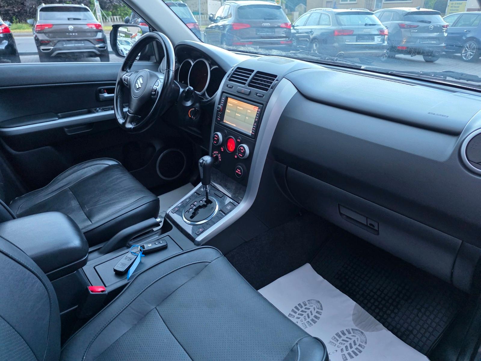 Suzuki Grand Vitara 2.4 VVT 169 ch 4x4 Club • Boîte auto • 5 portes • GPS • Attelage