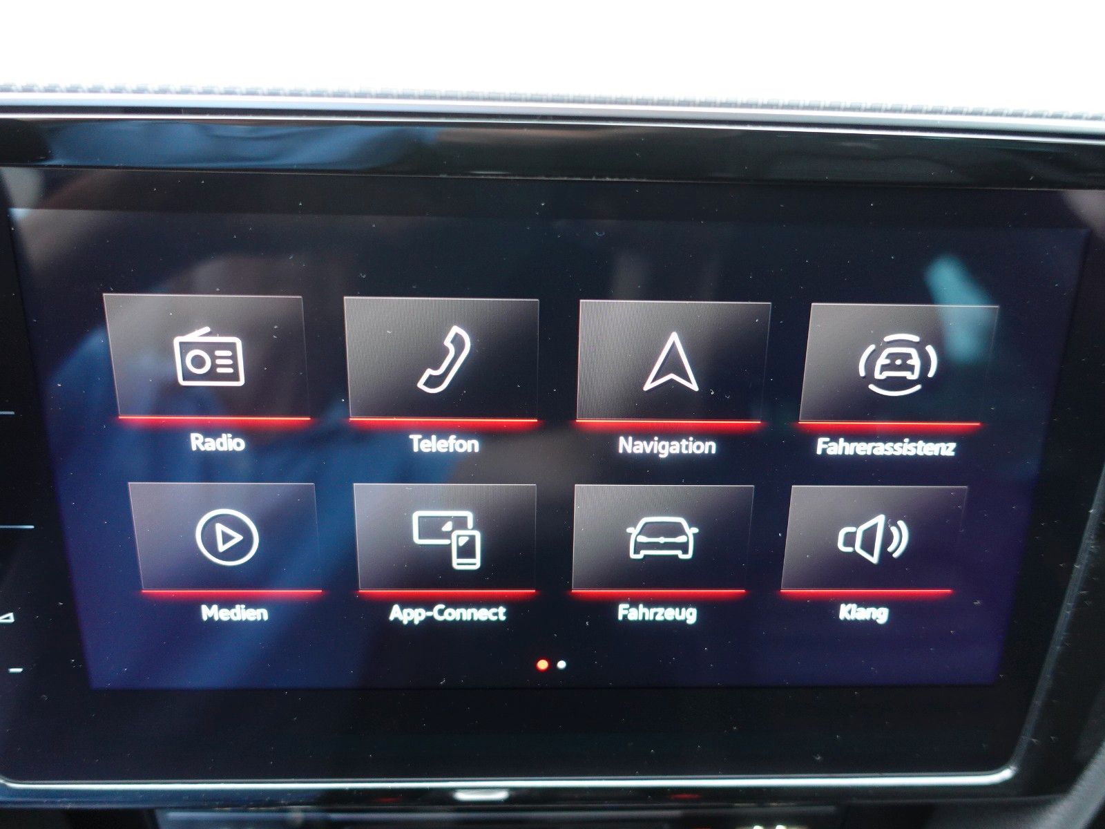 Fahrzeugabbildung Volkswagen Passat Variant 1.5 TSI OPF DSG R Line Pano/HarmK