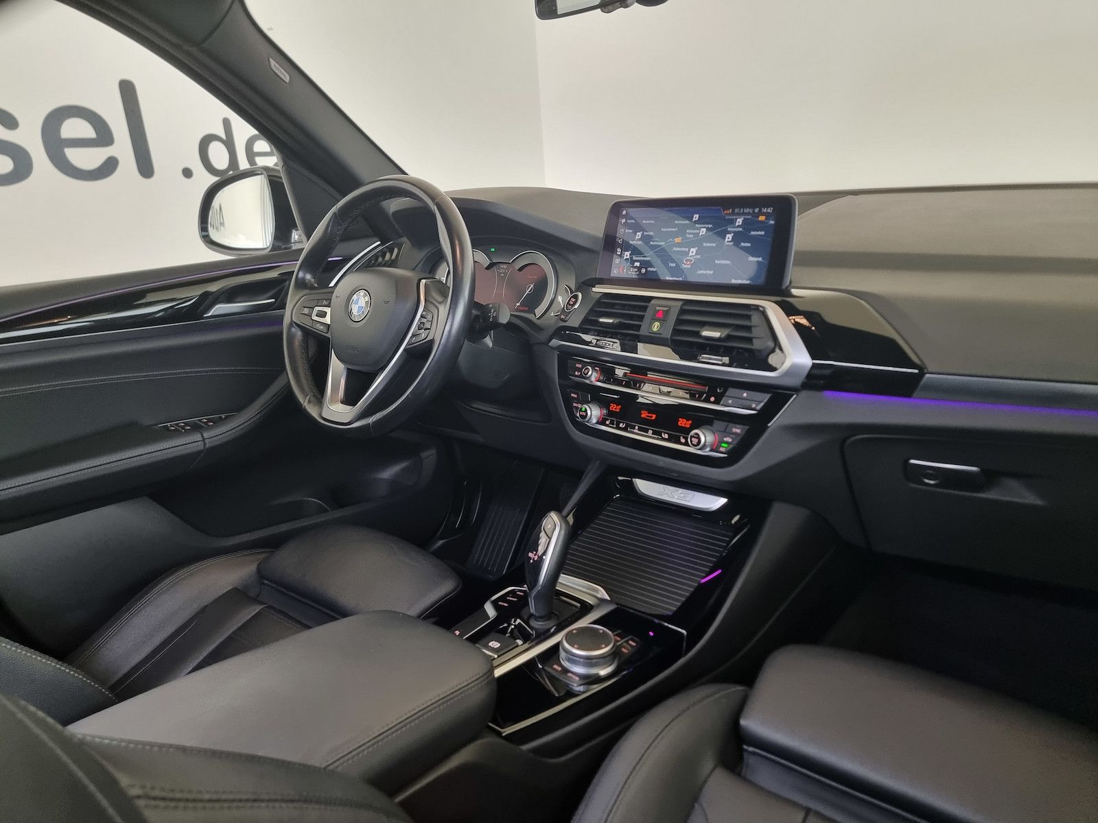 BMW X3 2.0 dA sDrive18 xLine LED AHK HeadUp Hifi foto 9