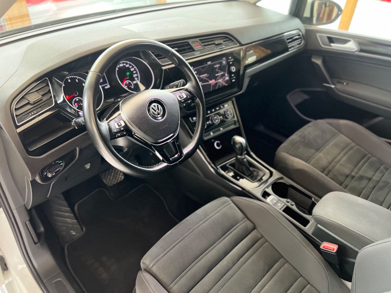 Volkswagen Touran Highline R-LINE DSG ACC AHK PDC 7-SITZER foto 17