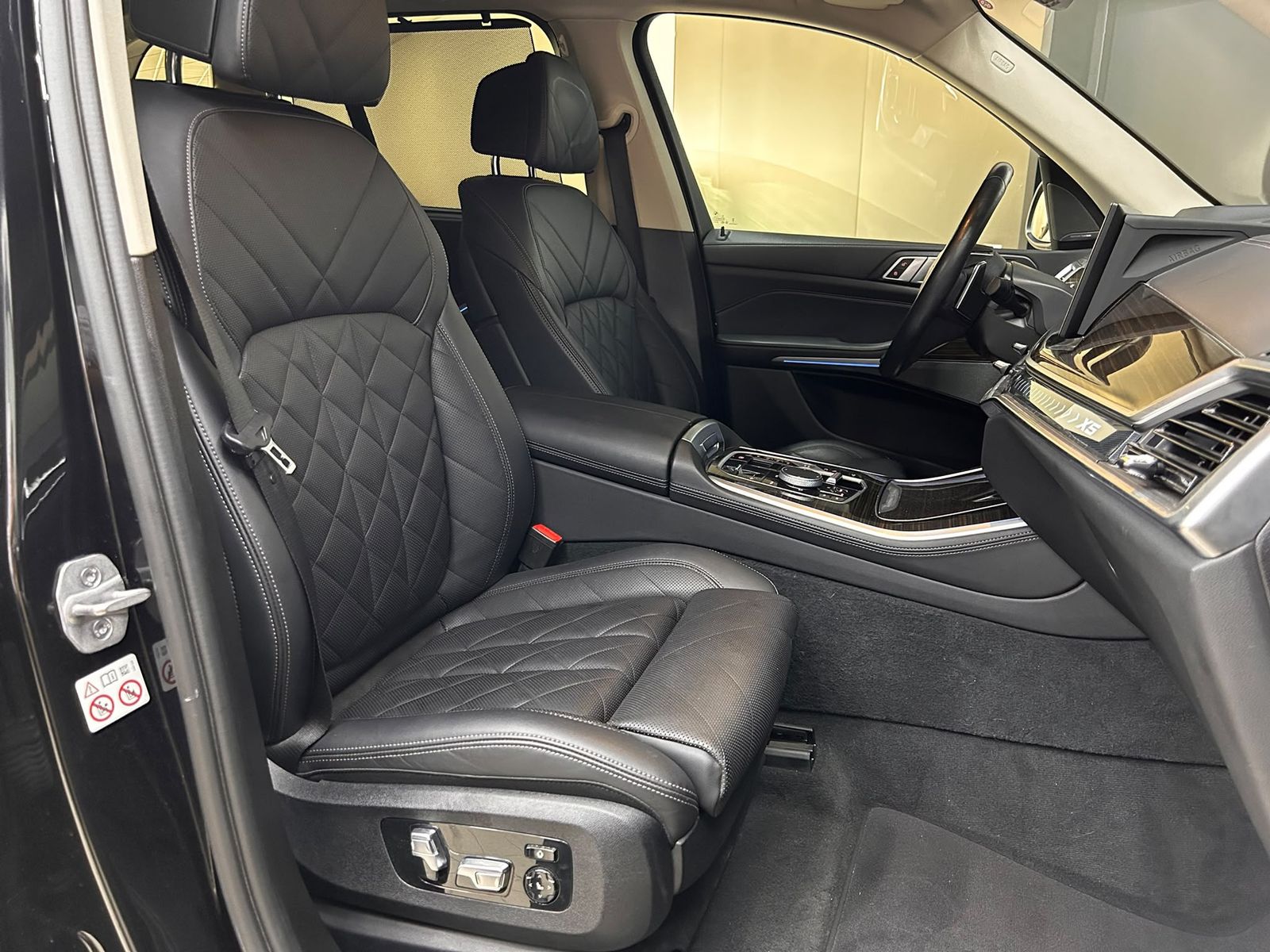 Fahrzeugabbildung BMW X5 50 e xDr PANO+MEMO+LUFT+LED+HEAD+H&K+AHK+360+
