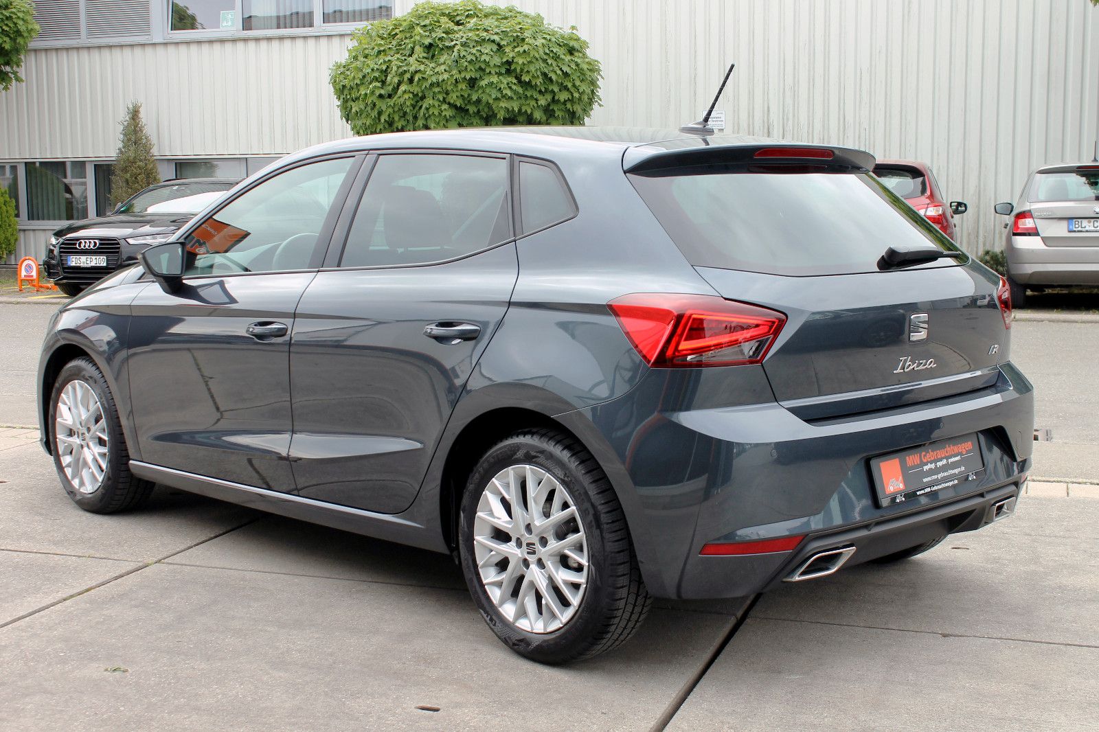 Fahrzeugabbildung SEAT Ibiza 1.0 TSI DSG FR-Line Temp. PDC KAM LED SHZ