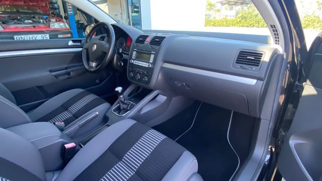 Fahrzeugabbildung Volkswagen Golf V Limousine 1.6 United aus 1. Hand !!