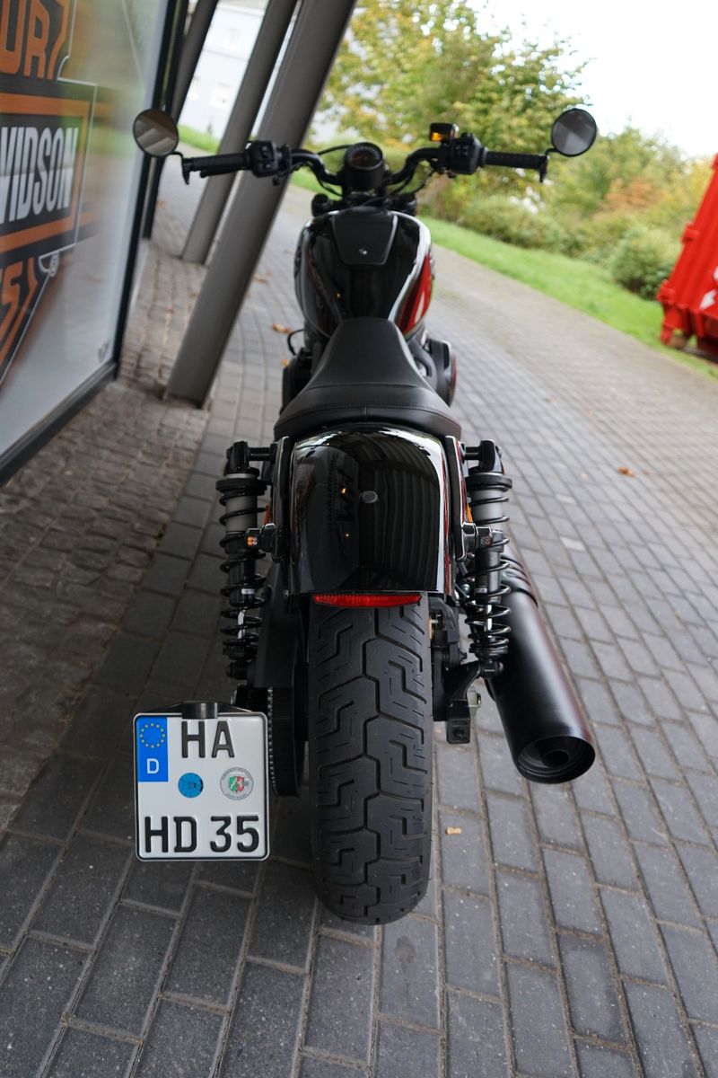 Fahrzeugabbildung Harley-Davidson Sportster Nightster 975 mit Umbauten