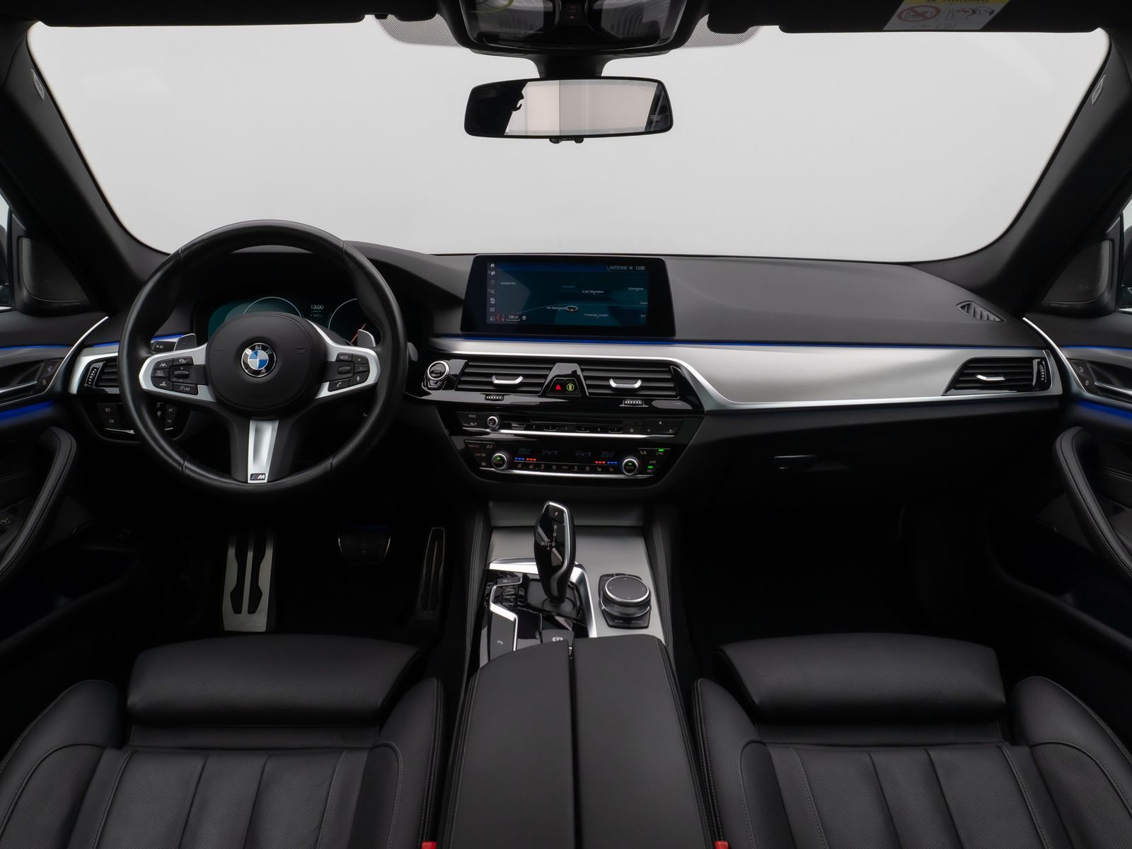 Fahrzeugabbildung BMW 530d xD M Sport Panorama Kamera HUD H/K Komfort