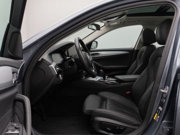 Fahrzeugabbildung BMW 530e xD Pano Kamera DAB HiFi Adapt. Fahrwerk 19"