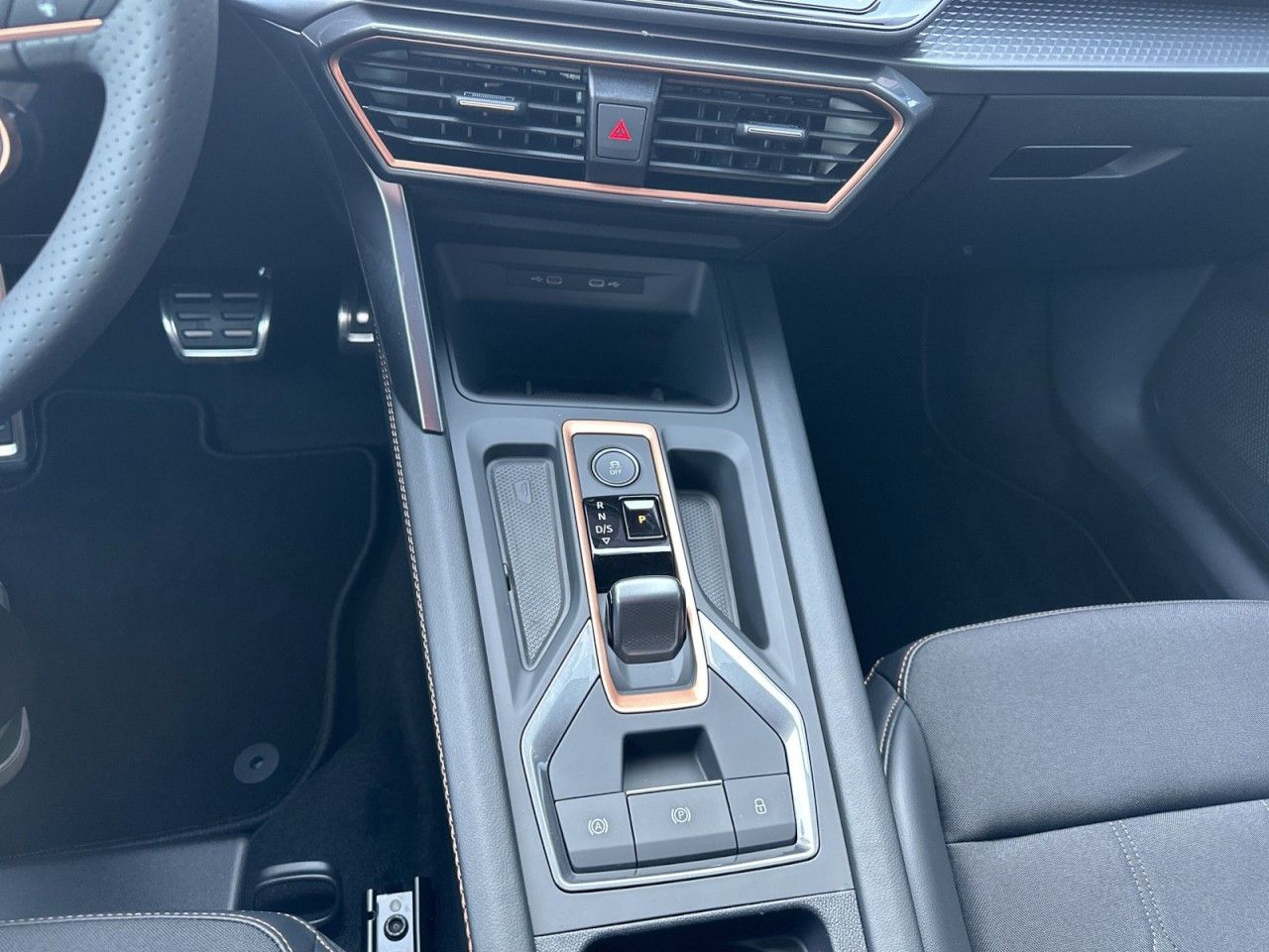 Fahrzeugabbildung CUPRA Leon Sportstourer 1.5 eTSI -Gang-DSG