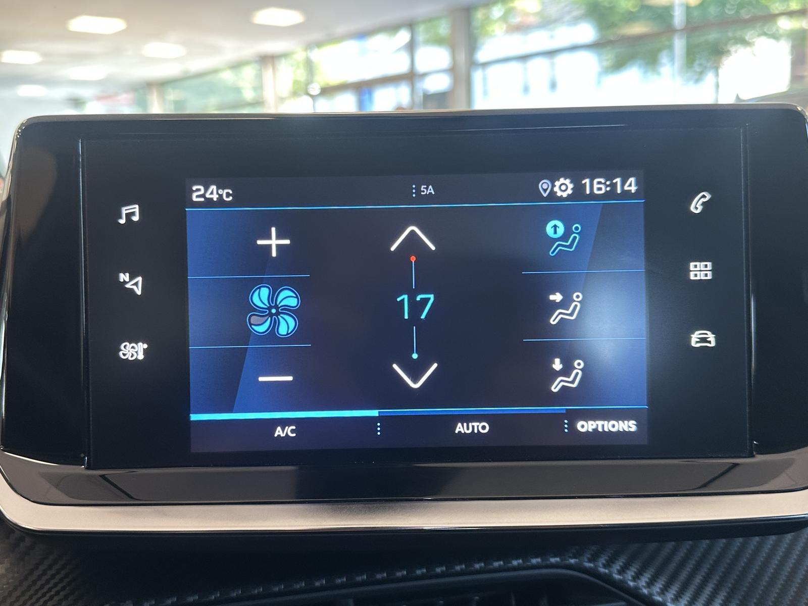 Peugeot 2008 Allure*LED*Tempo*1.Hand*Leder*CarPlay*PDC