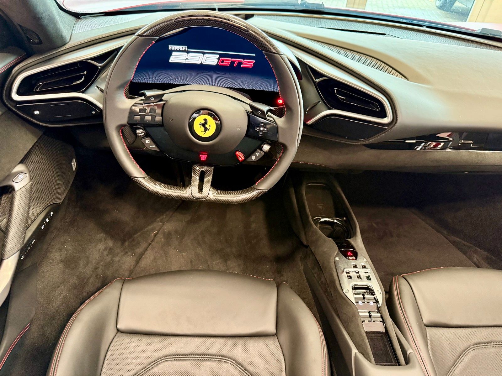 Fahrzeugabbildung Ferrari 296 GTS "Special Color" / LIFT / SURROUND VIEW