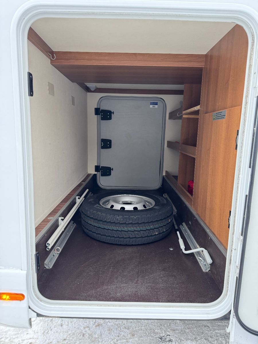 Fahrzeugabbildung Knaus VAN 650 I MEG AUTOMATIK LÄNGSBETT HUBBETT 1.HAND