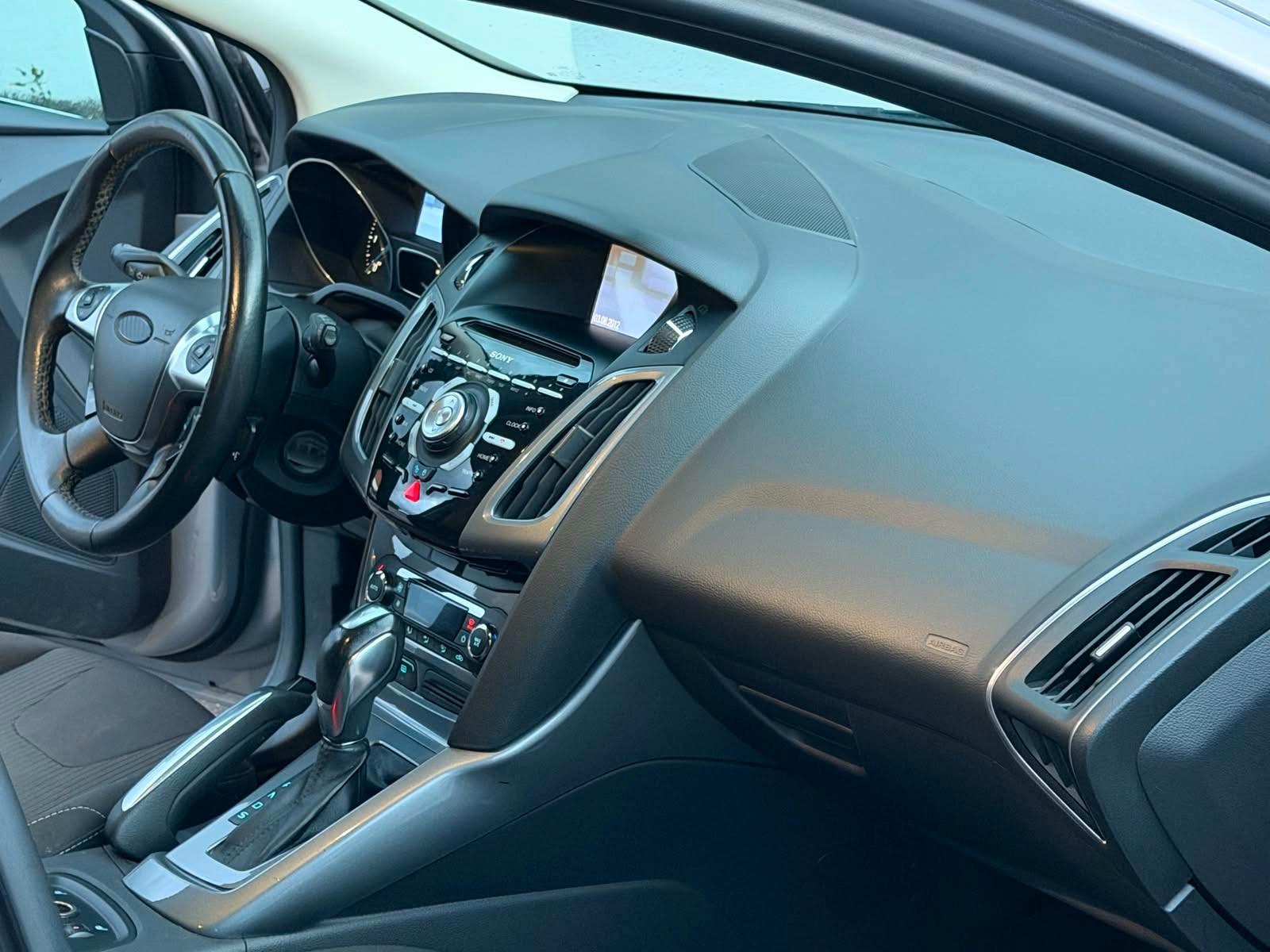 Ford Focus 2012 — photo 13