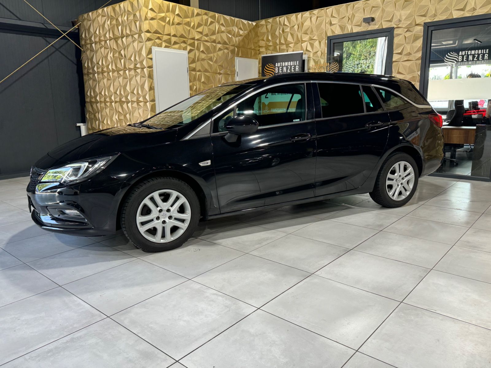 Fahrzeugabbildung Opel Astra K Sports Tourer Dynamic/NAVI/LED/KAMERA/SP