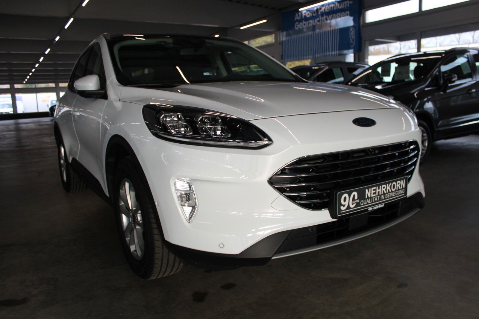 Fahrzeugabbildung Ford Kuga Titanium X Automatik LED Pano STDHZ WinterP