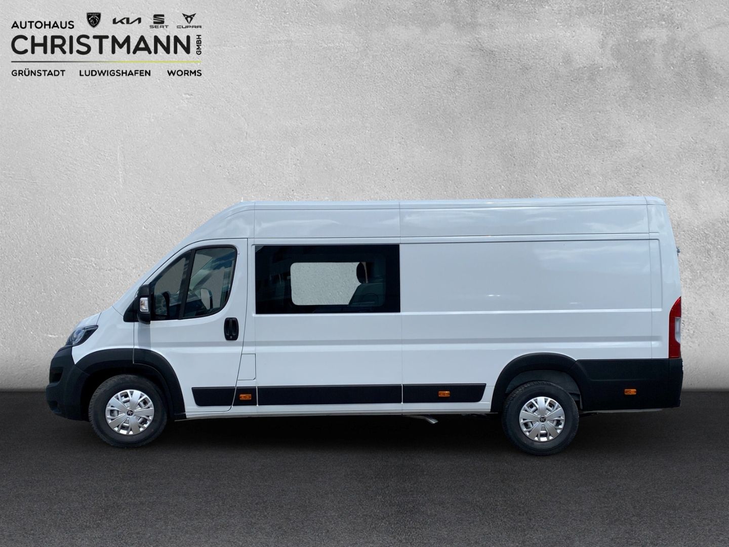 Fahrzeugabbildung Peugeot Boxer Kasten Hochraum 435 L4H2TwinCab BlueHDi 16