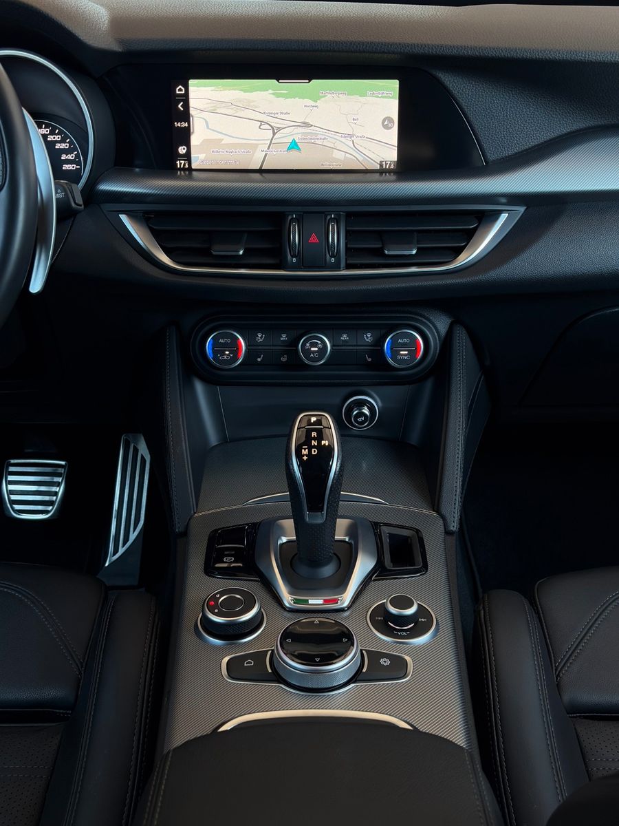 Fahrzeugabbildung Alfa Romeo Stelvio Veloce 2.0 Turbo Q4 Memory Leder CAM ACC