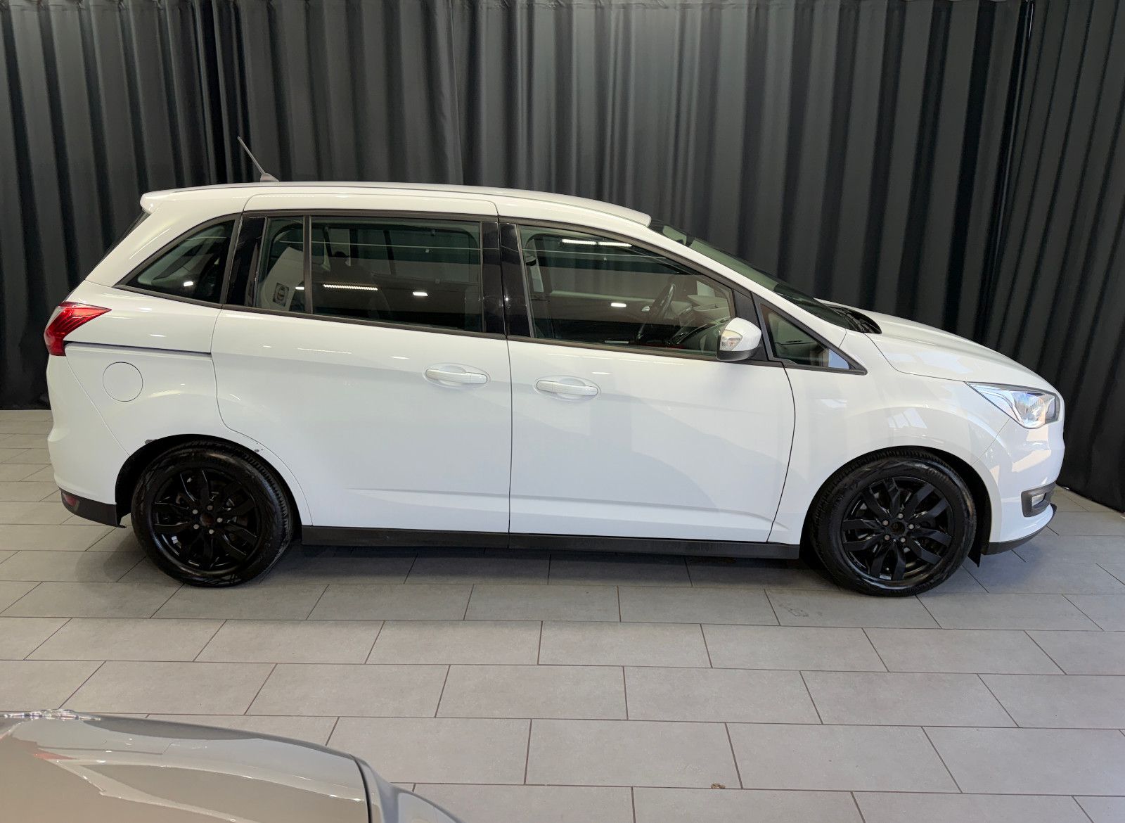 Fahrzeugabbildung Ford Grand C-Max |7-SITZER|PDC|TEMPOMAT