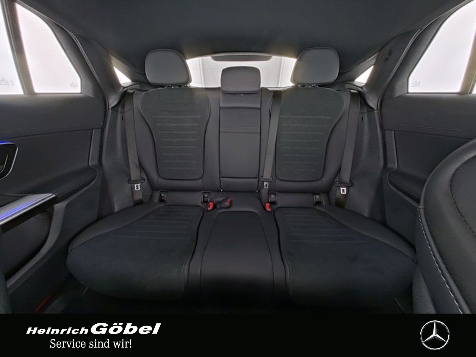 Fahrzeugabbildung Mercedes-Benz GLC 300 4M AMG+PANO+AHK+MEMORY+LED+TOTWINKEL