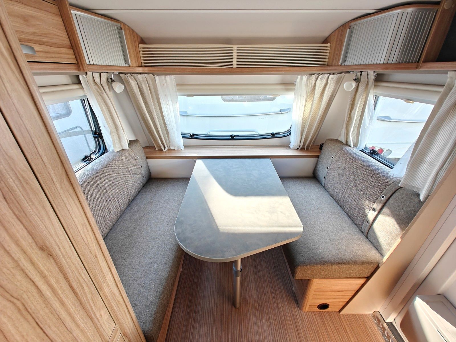 Fahrzeugabbildung HYMER / ERIBA / HYMERCAR Feeling 425 Schlafdach - SPRING SALE -