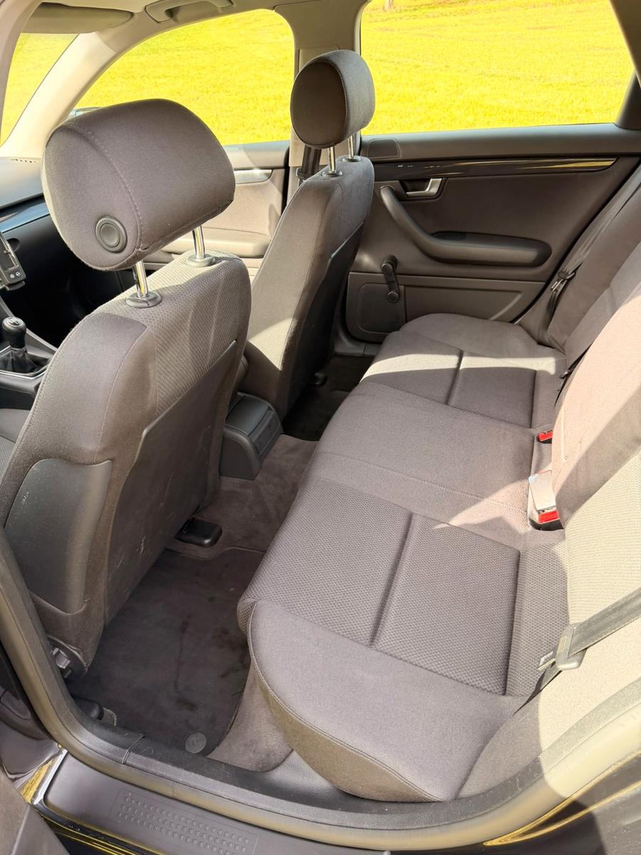 Audi A4 2004 — photo 9
