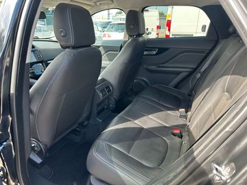 Jaguar F-Pace - 11