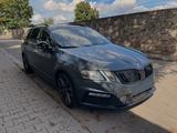 Skoda Octavia 2.0 TSI DSG Combi RS 245 - Skoda Octavia von privat