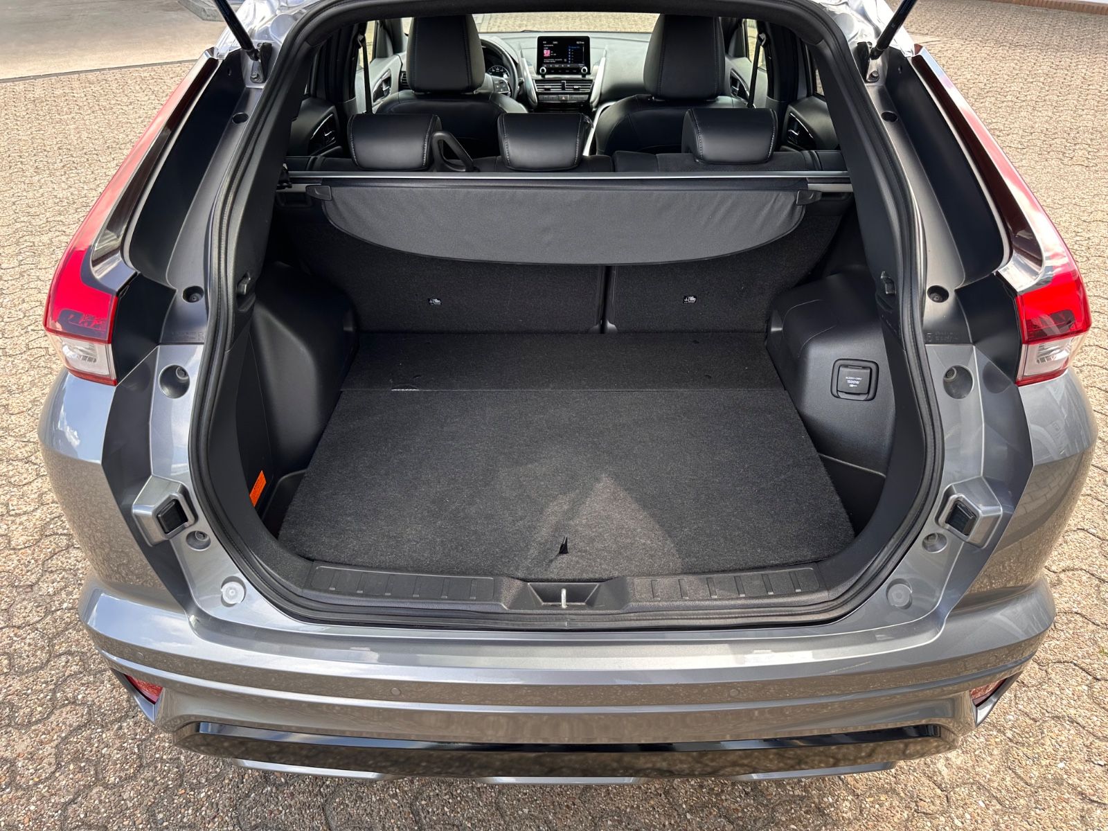 Fahrzeugabbildung Mitsubishi Eclipse Cross 2.4 Hybrid 4WD Select AHK/ACC/360°
