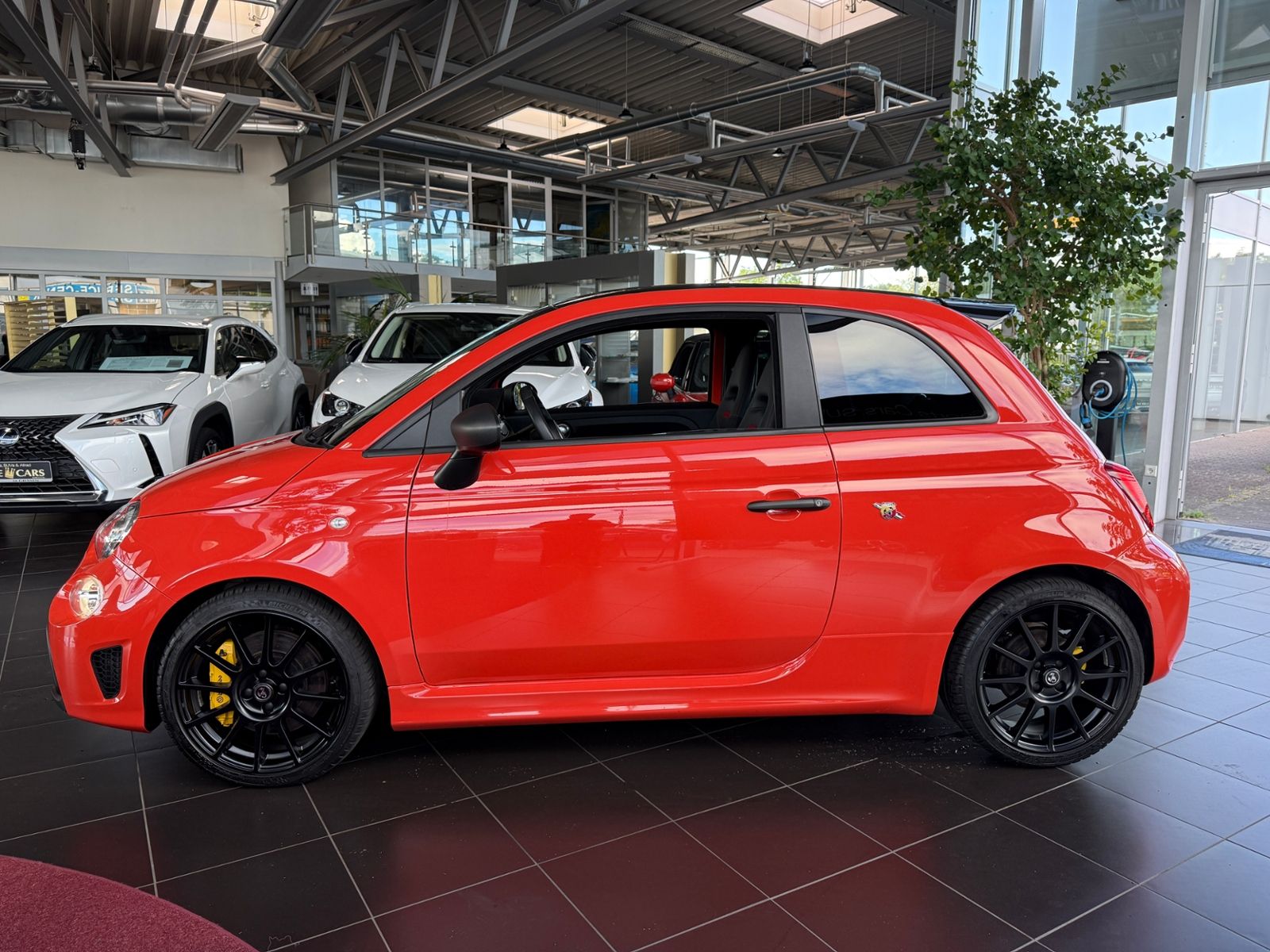 Fahrzeugabbildung Abarth 695 Competizione BEATS NAVI SABELT