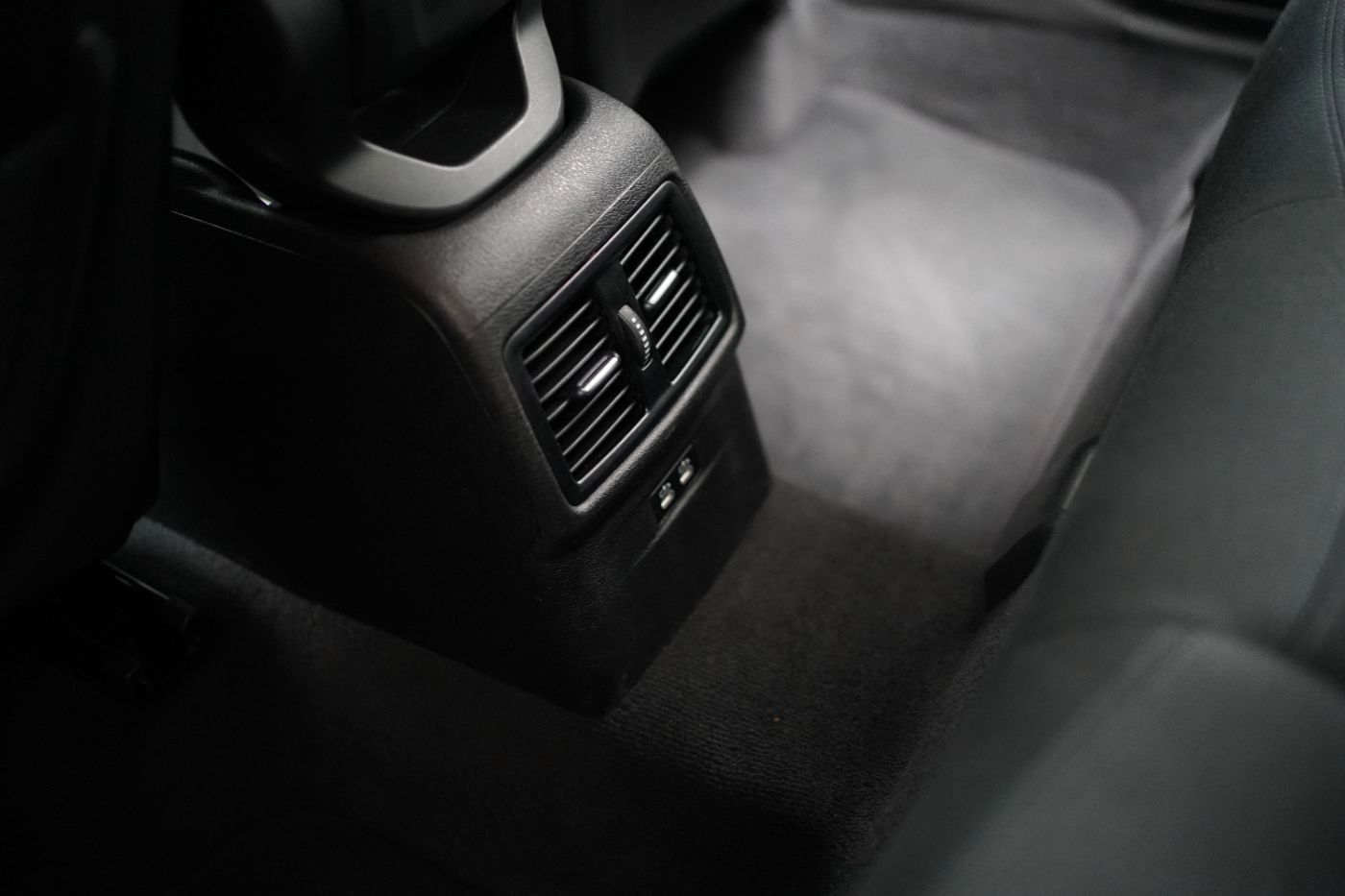 Fahrzeugabbildung BMW X1 20iA Advantage +Sitzheizung+17''LMR+Navi+PDC+