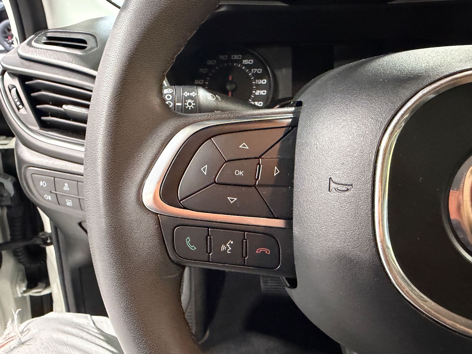 Fahrzeugabbildung Fiat Tipo/AUTOMATIK/LED/NAVI/KAMERA/SHZ