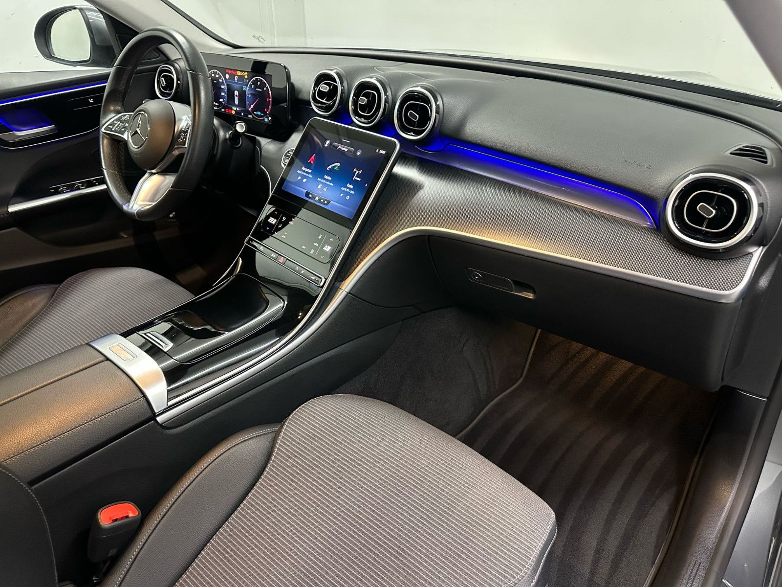 Fahrzeugabbildung Mercedes-Benz C 220 d T Autom. AVANTGARDE*PANO*KAMERA*LED*SPUR