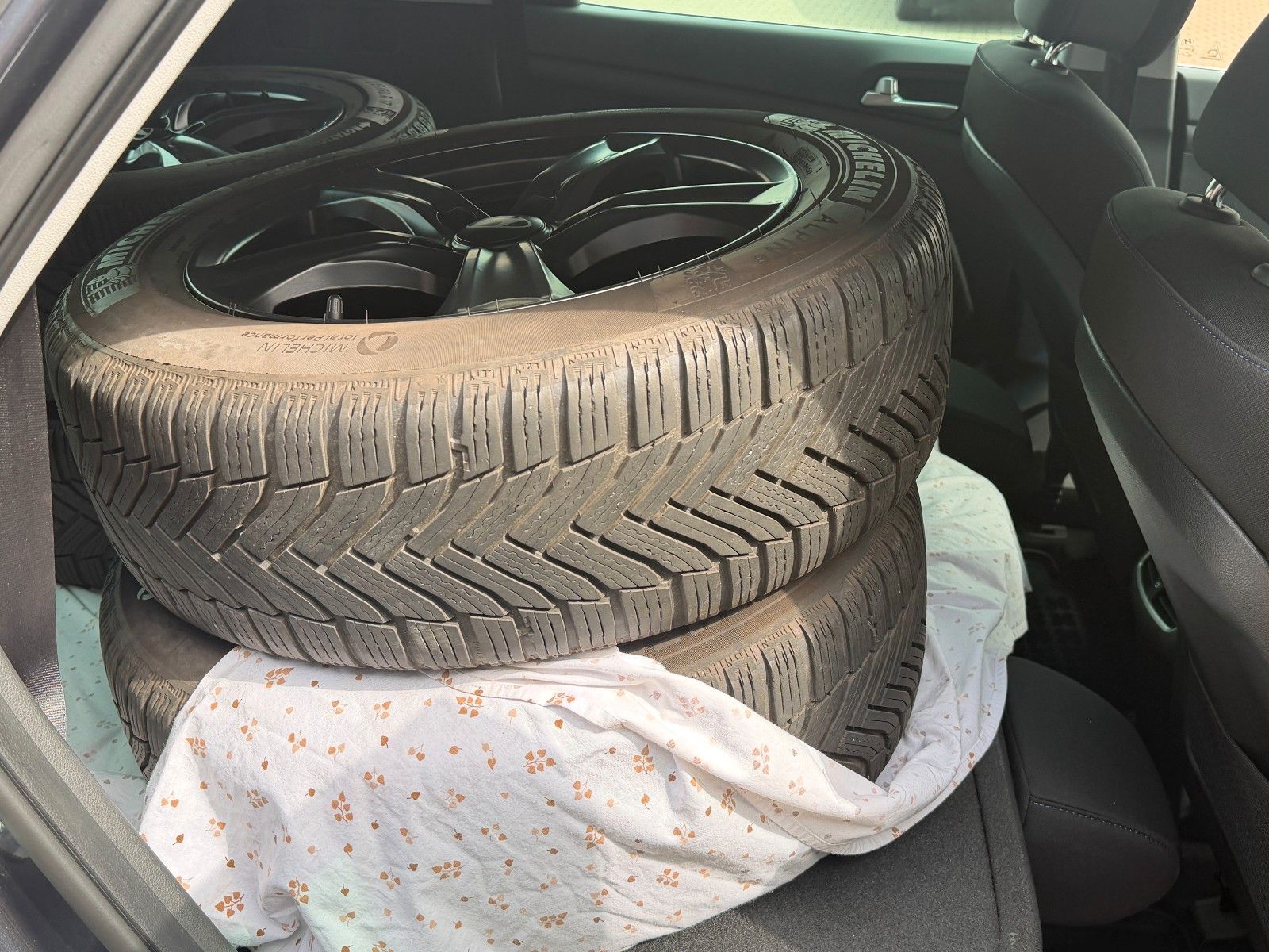 Fahrzeugabbildung Hyundai TUCSON 1.7 CRDi Premium *Totwinkl*8fach*AHK*LED*