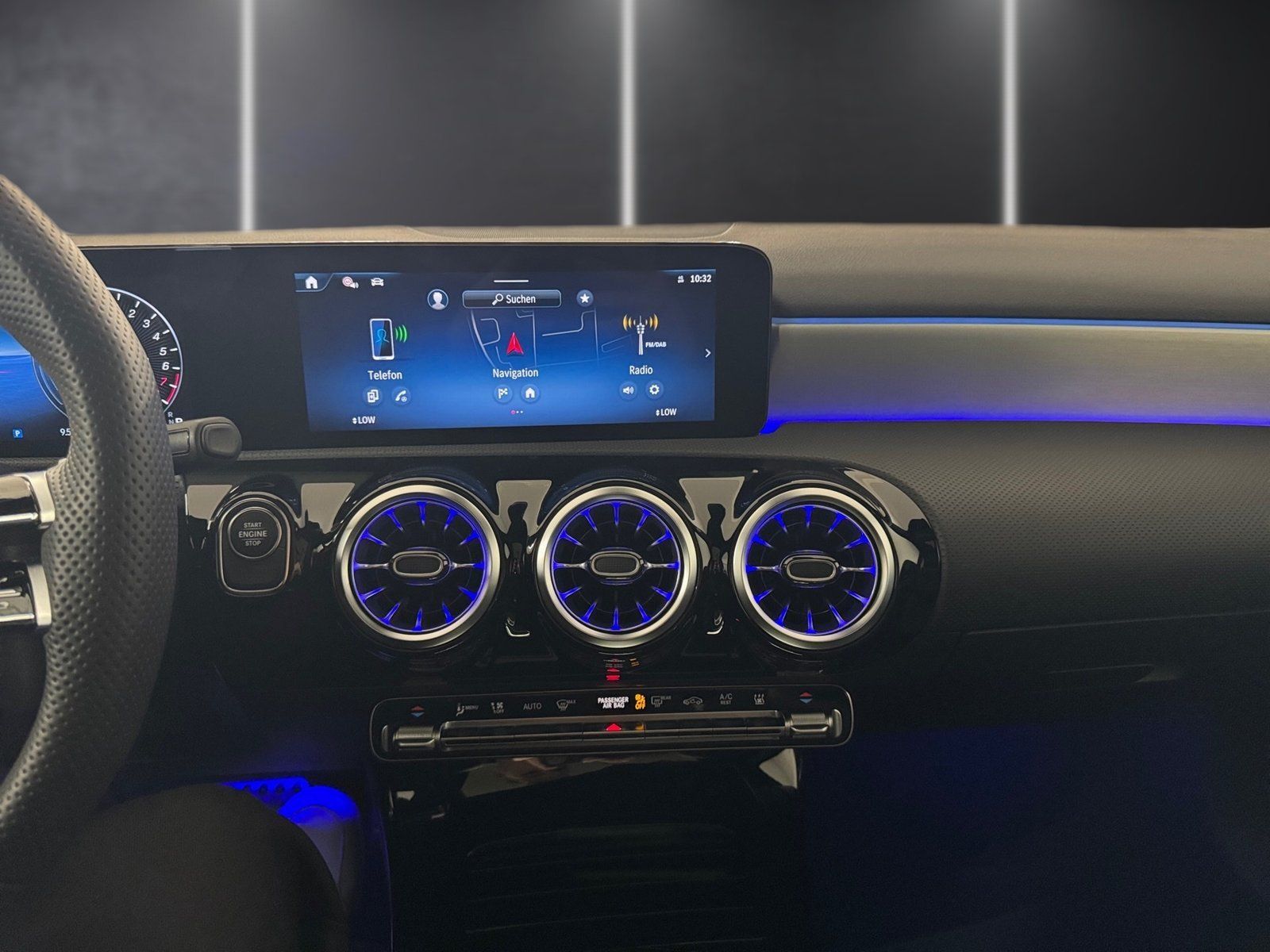 Fahrzeugabbildung Mercedes-Benz A 250 e AMG Special*Pano*HUD*360°*11kW*AHK*Mbeam