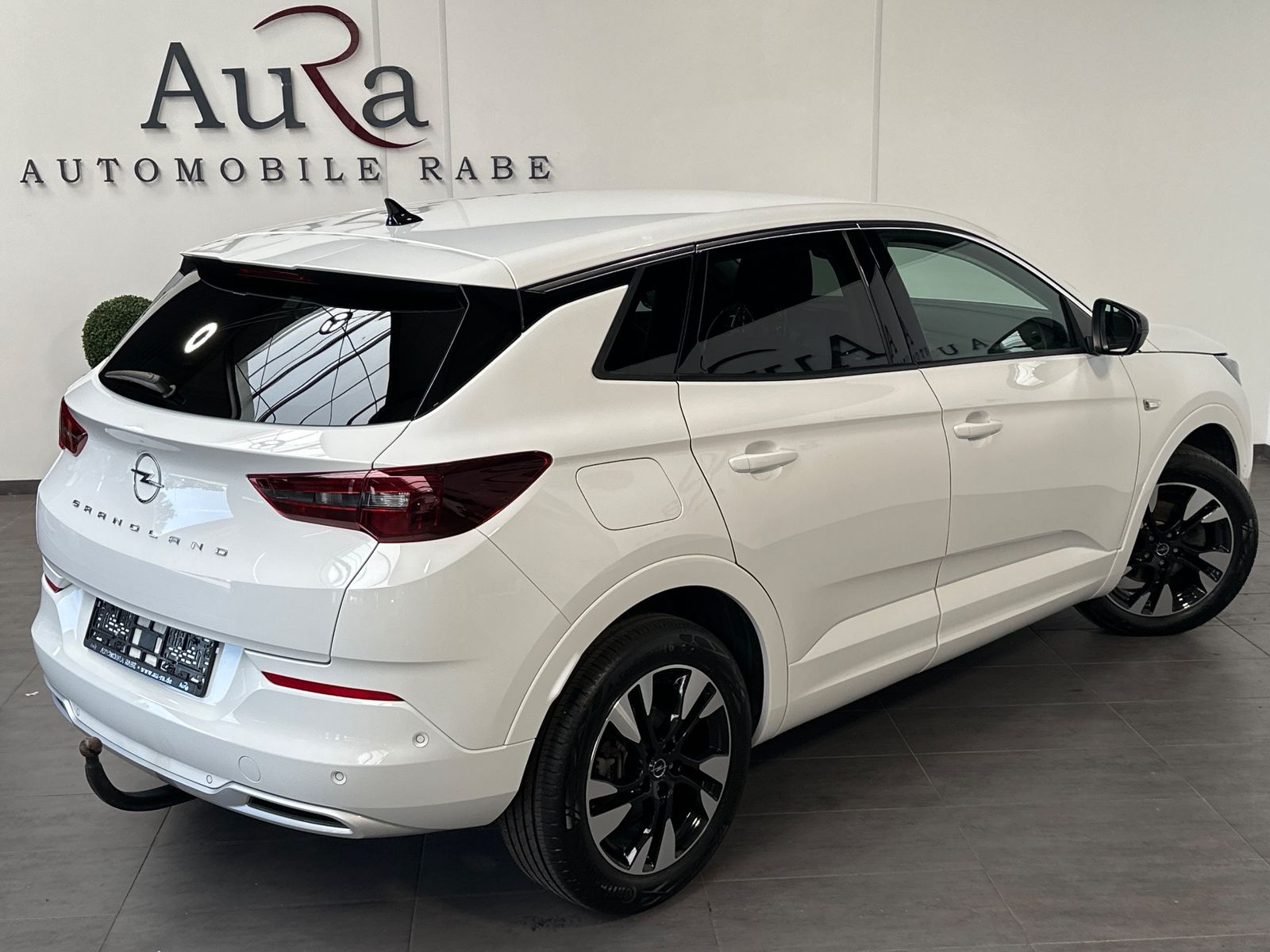 Fahrzeugabbildung Opel Grandland 1.5 D Automatik Elegance NAV+LED+AHK
