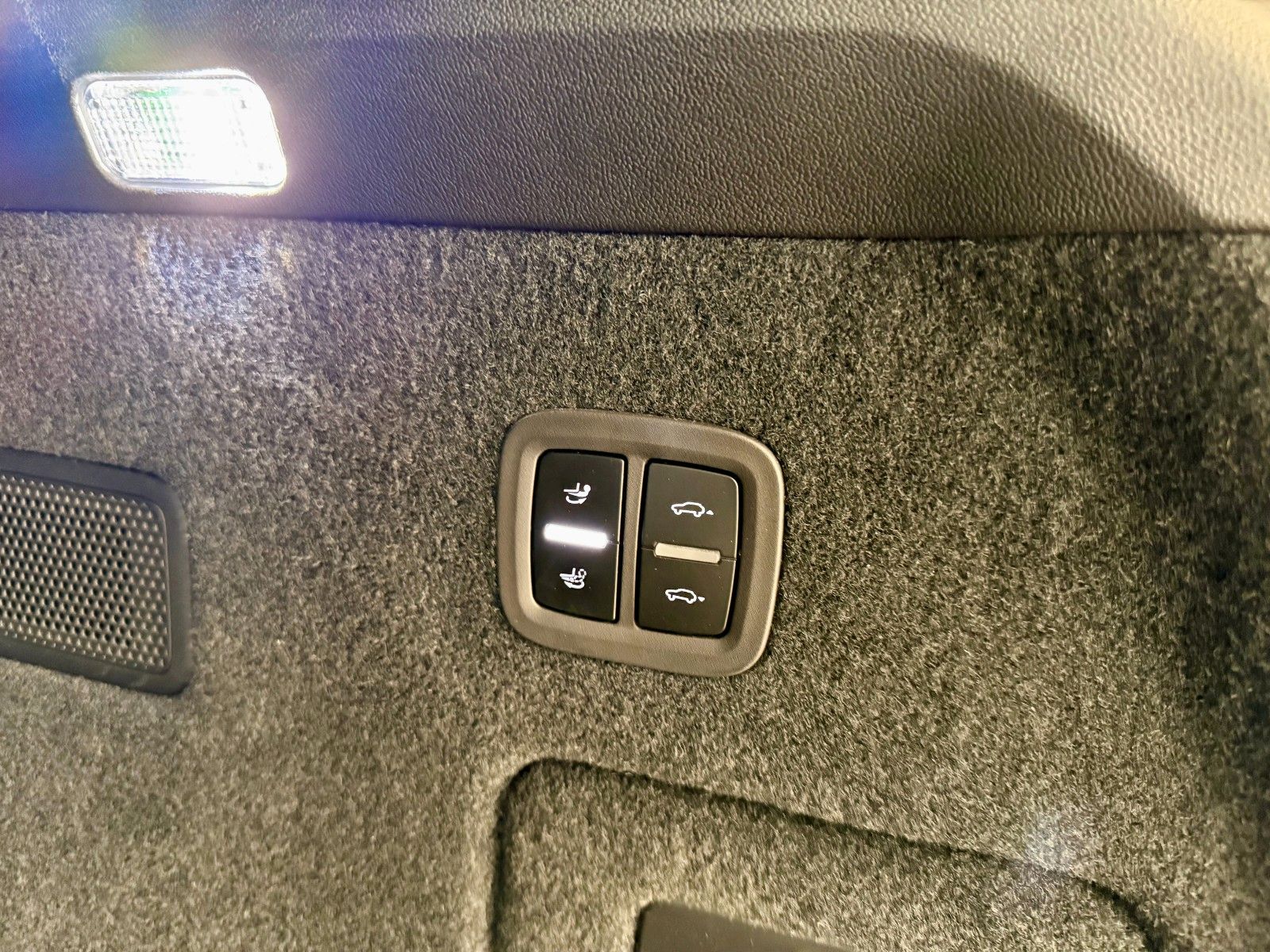 Fahrzeugabbildung Porsche Cayenne S SportDesign/AHK/Luftfederung/ACC