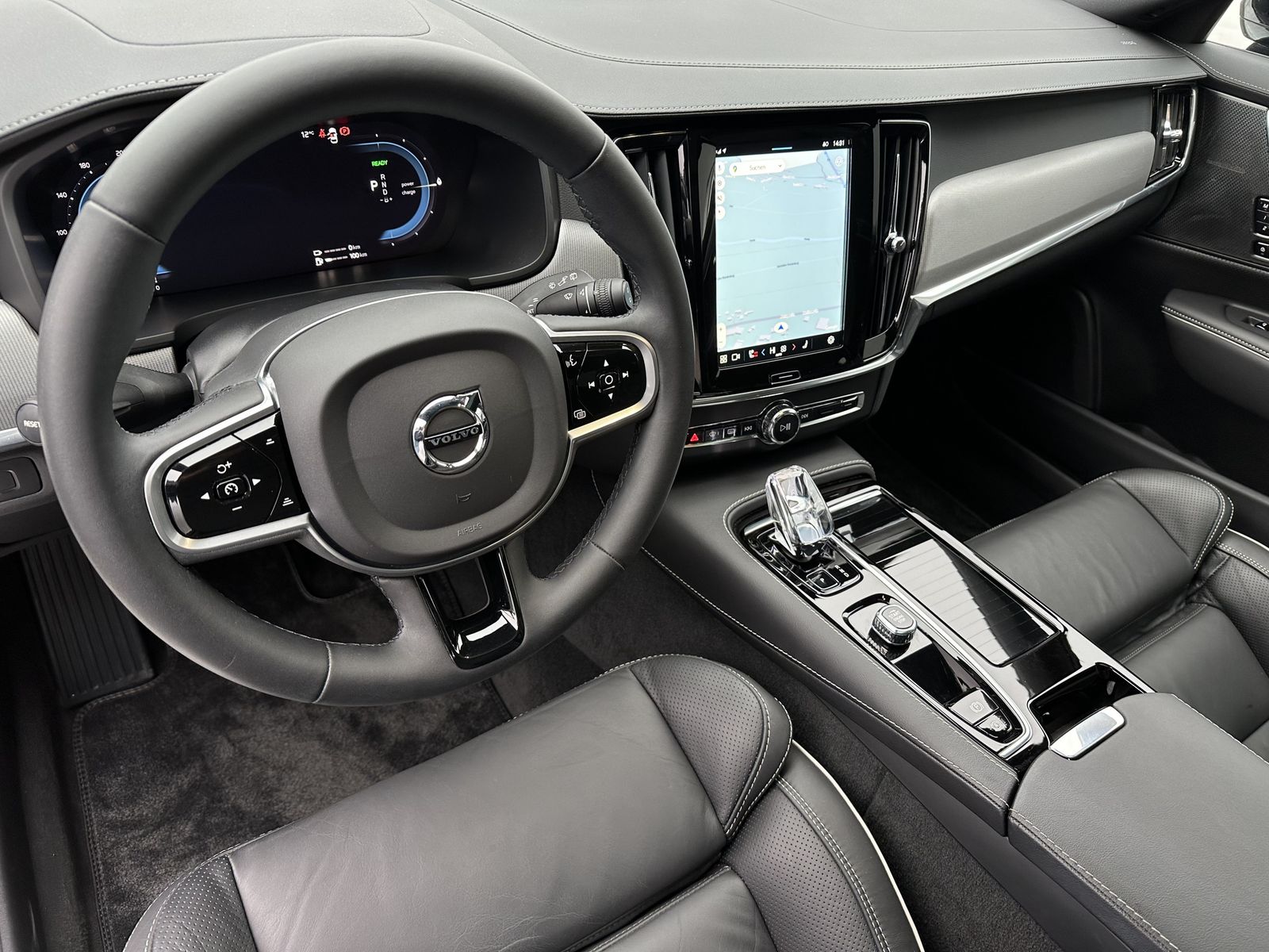 Fahrzeugabbildung Volvo V90 T6 Recharge AWD Plus Dark NAV+LED+AHK+PANORA