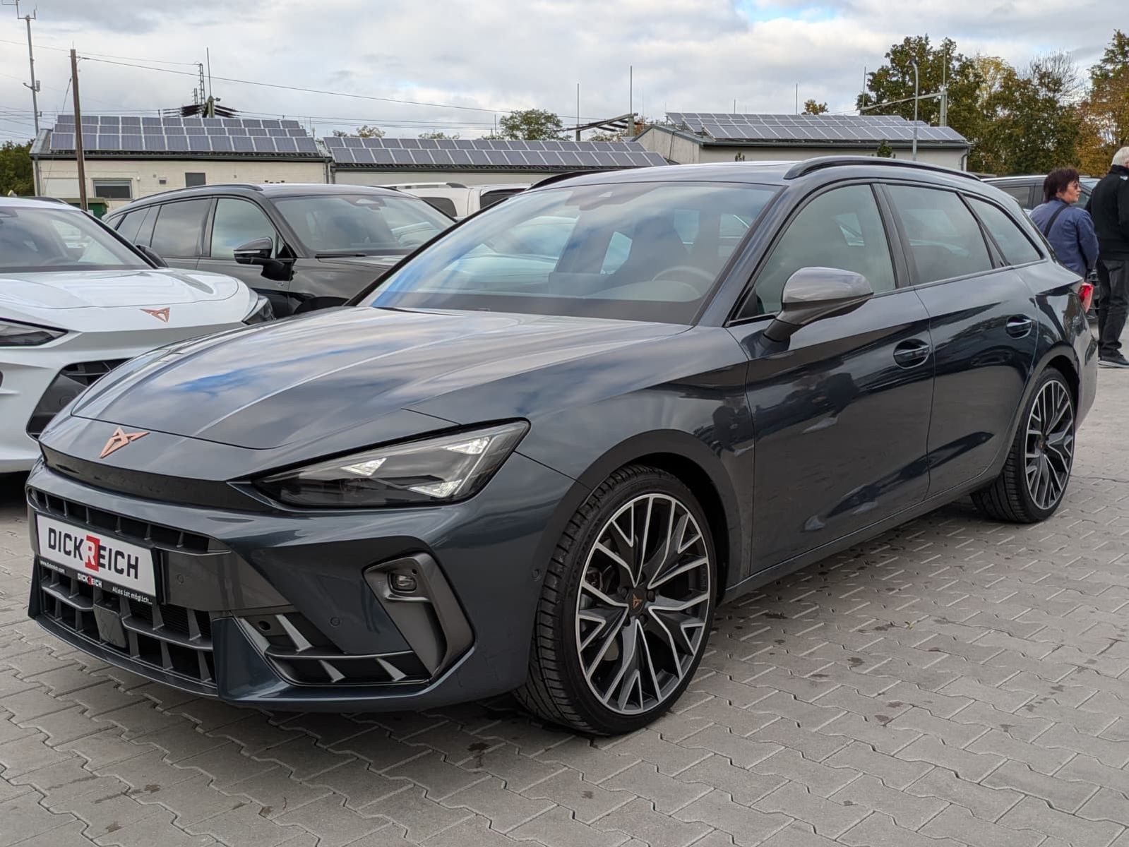 Fahrzeugabbildung CUPRA Leon 1.5 eTSI MATRIX*PANO*ALCAN.*AHK*SENN*Drive2