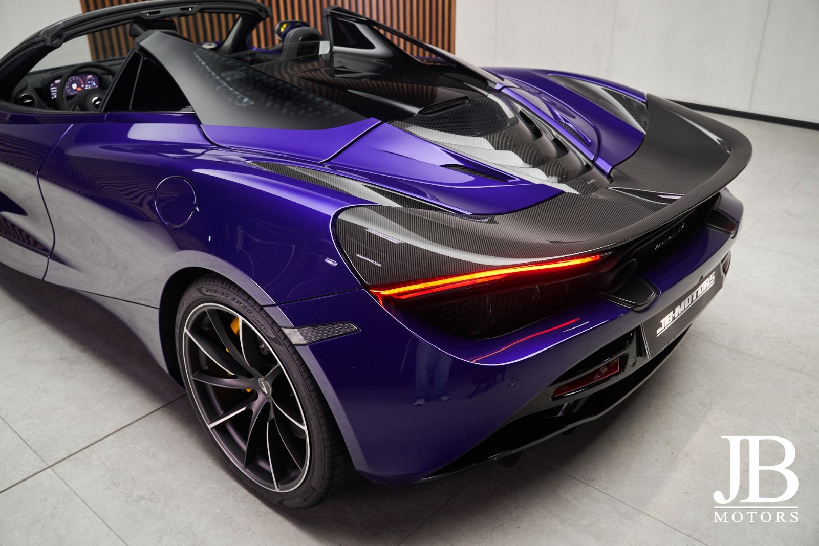 Fahrzeugabbildung McLaren 720s Spider MSO Carbon B&W Sound Lift Novitec