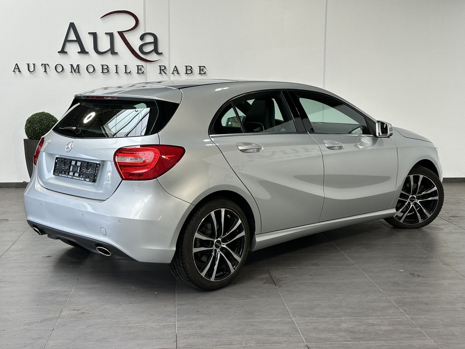 Fahrzeugabbildung Mercedes-Benz A 200 CDI Urban DCT NAV+XEN+SHZ+PANO+TEMPOMAT