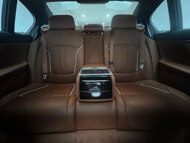 BMW M760Li V12 xDr *Pano-SkyLounge*NightVis.*B&W*TV*
