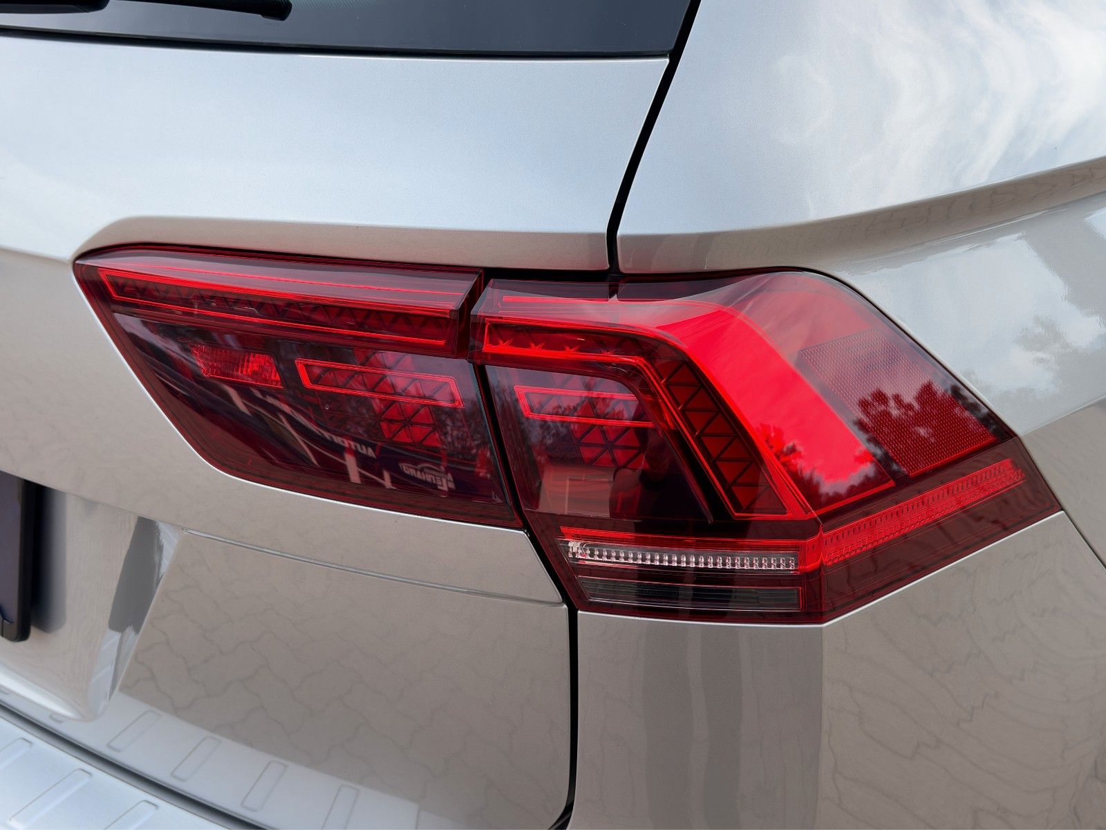 Fahrzeugabbildung Volkswagen Tiguan Highline R-Line 4Motion DSG*ACC*LED*SHZ**