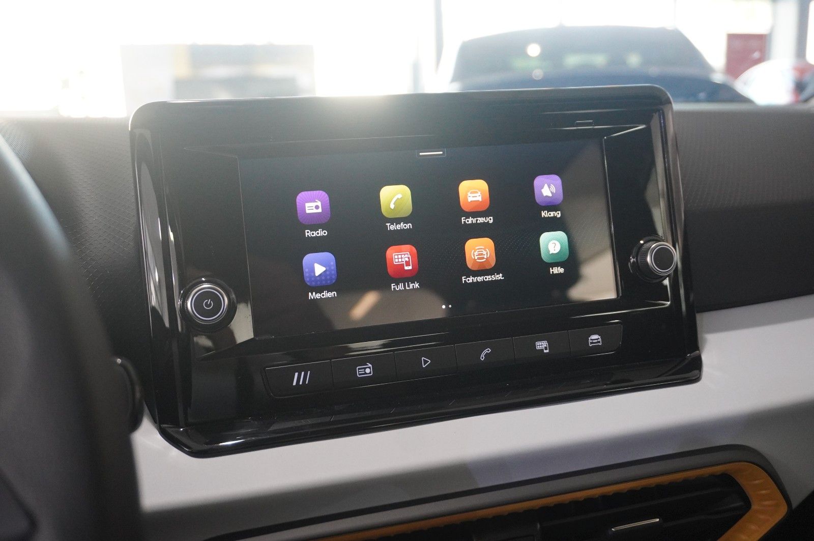 Fahrzeugabbildung SEAT Arona 1.0 TSI STYLE DSG NAVI/VIRTU./SHZ/PDC/DAB+