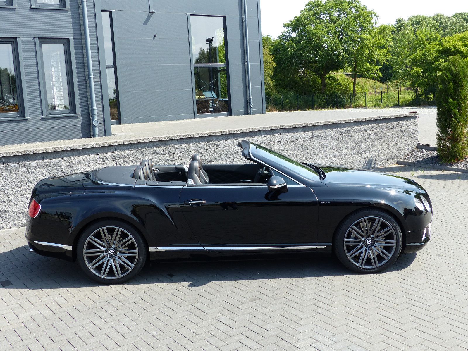 Fahrzeugabbildung Bentley Continental GTC W 12 SPEED MULLINER
