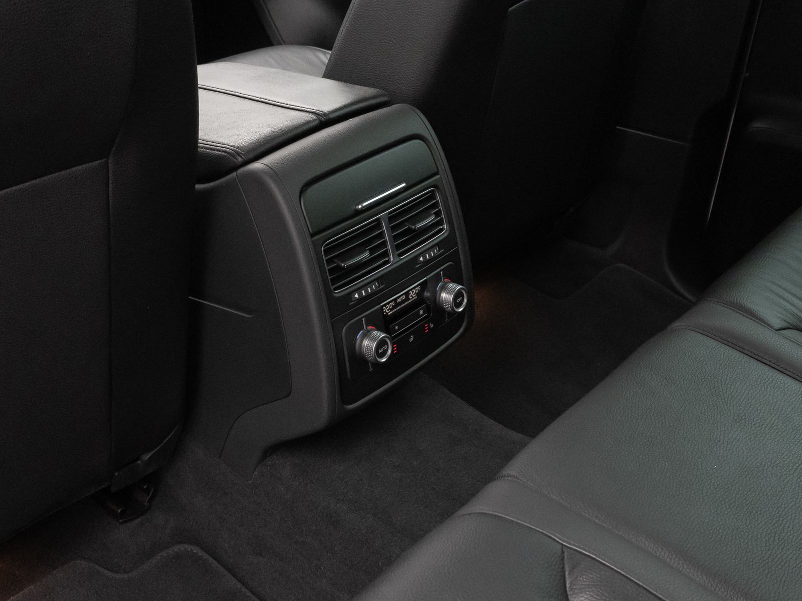 Fahrzeugabbildung Volkswagen Touareg V6 3.0 TDI Terrain Tech 4Motion PDC AHK