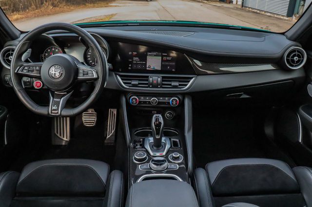 Fahrzeugabbildung Alfa Romeo Giulia 2.9 QV VERDE MONTREAL by Zeisberg Corse